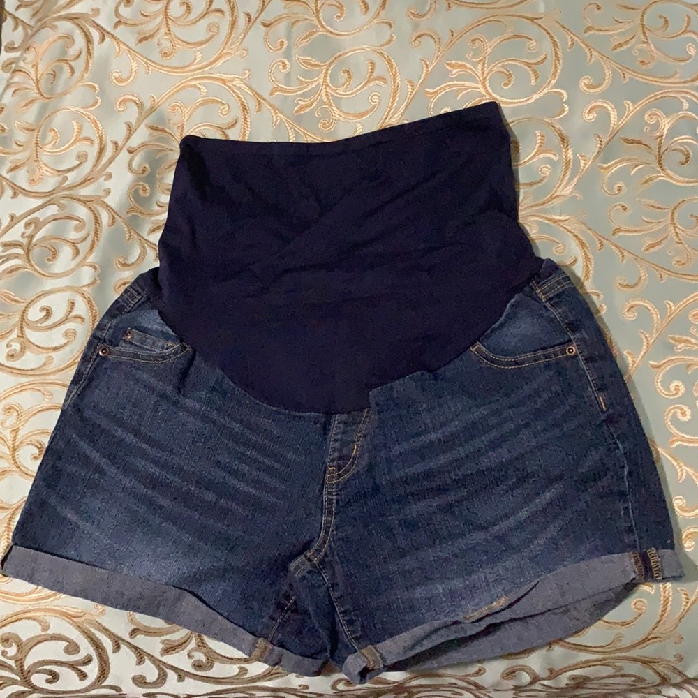 Maternity shorts